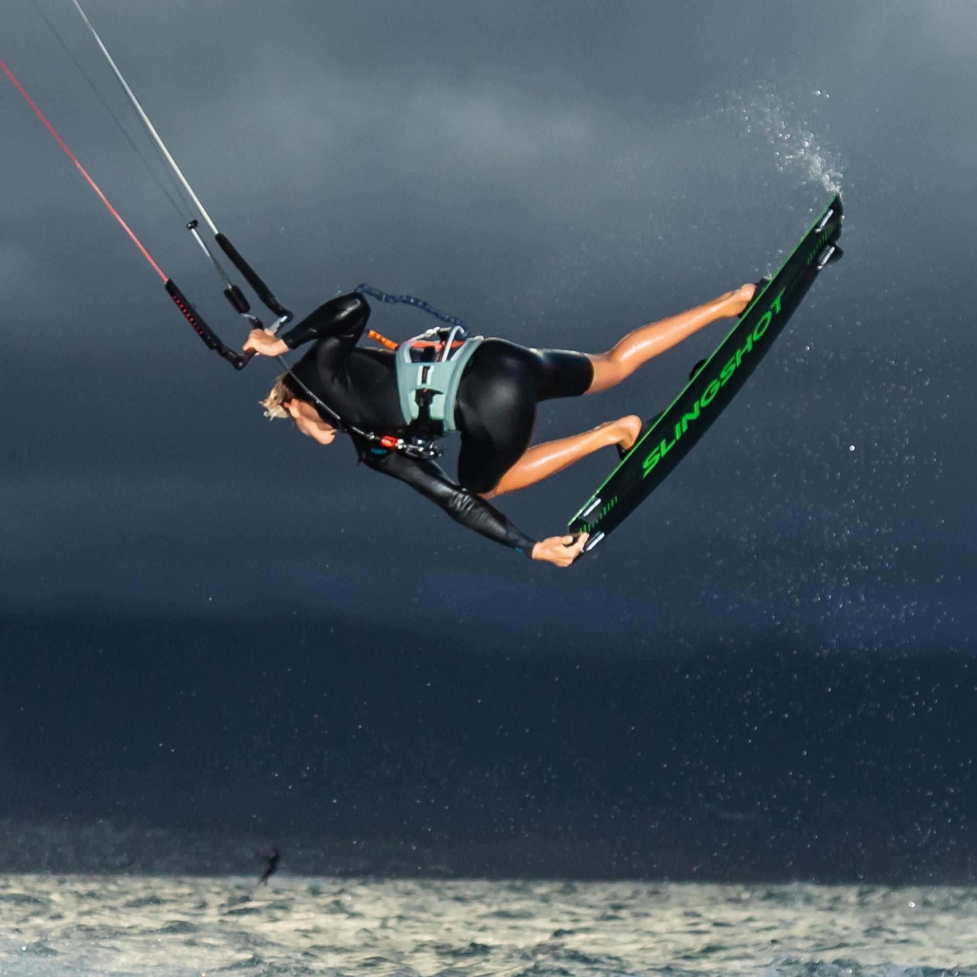 Slingshot Misfit V11 Carbon | Kiteboard Twin Tip – Slingshot Sports