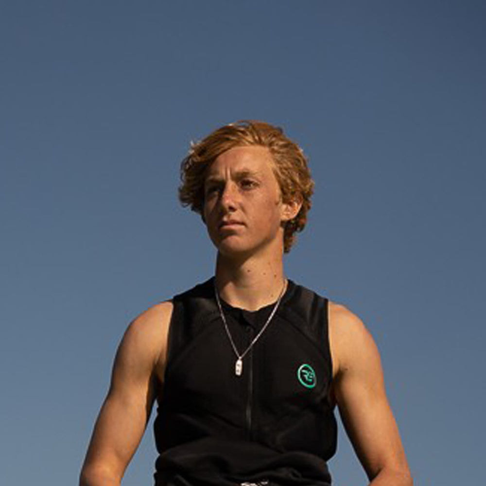 Slingshot UFO V3: Легкий и Мощный Кайт для Фойлинга 5 Райдер Zac Adams